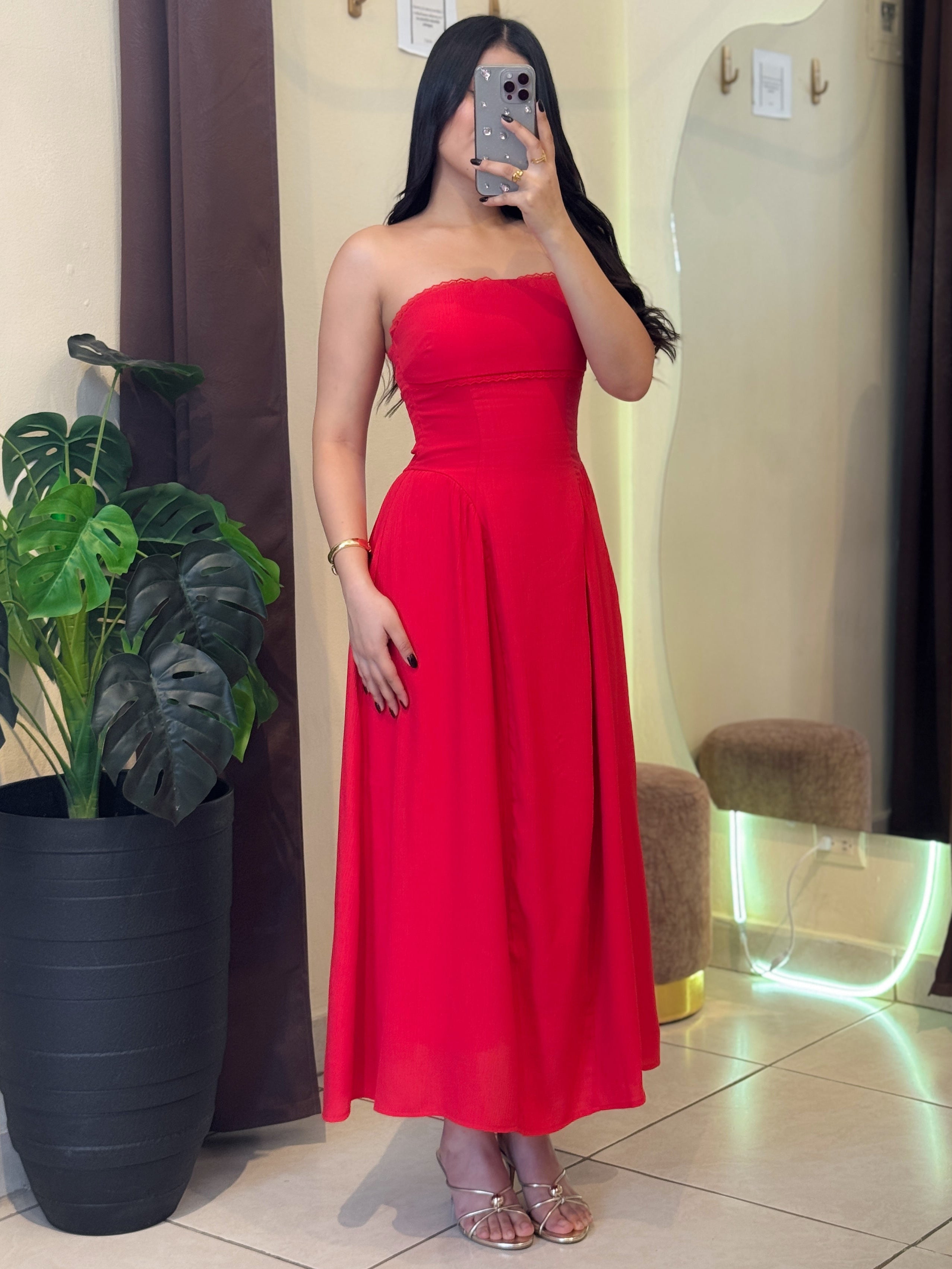 Vestido midi strapless