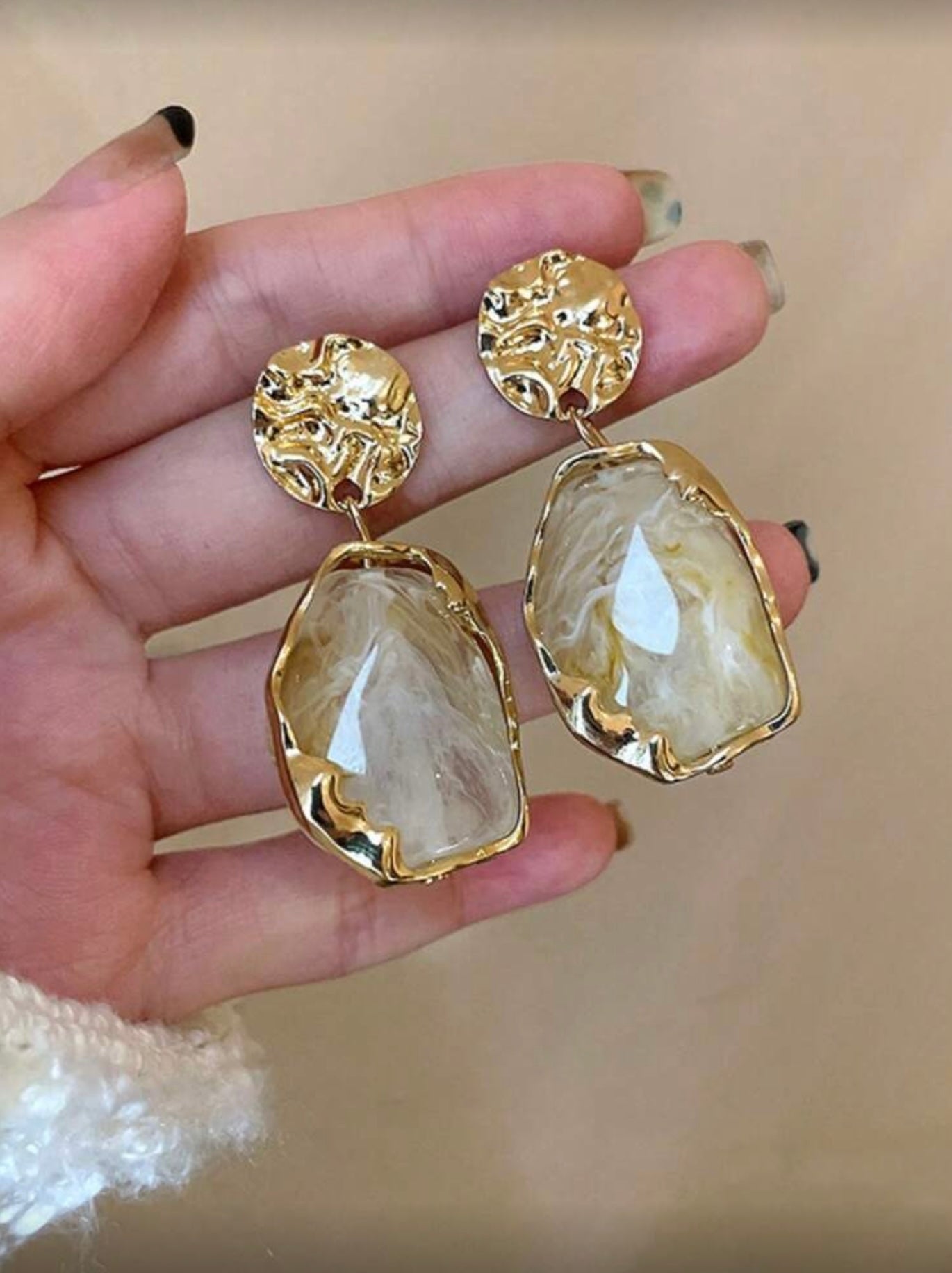 Aretes contorno dorado