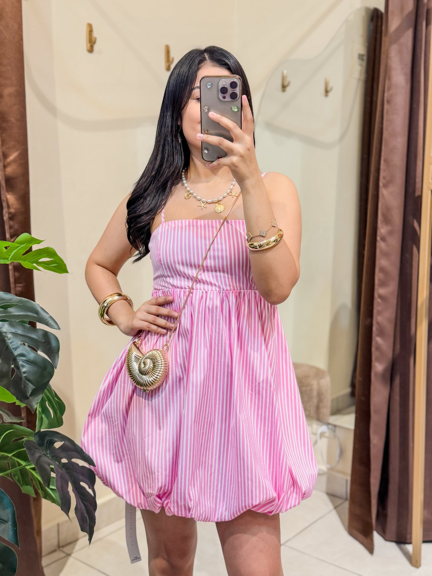 Vestido rosado estampado de líneas