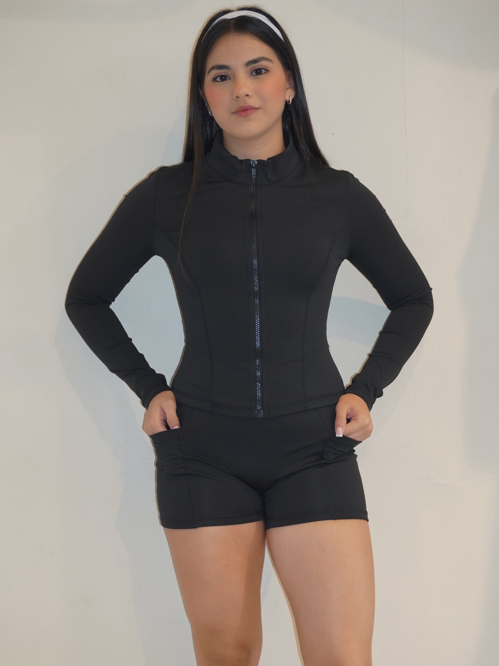 Conjunto deportivo negro