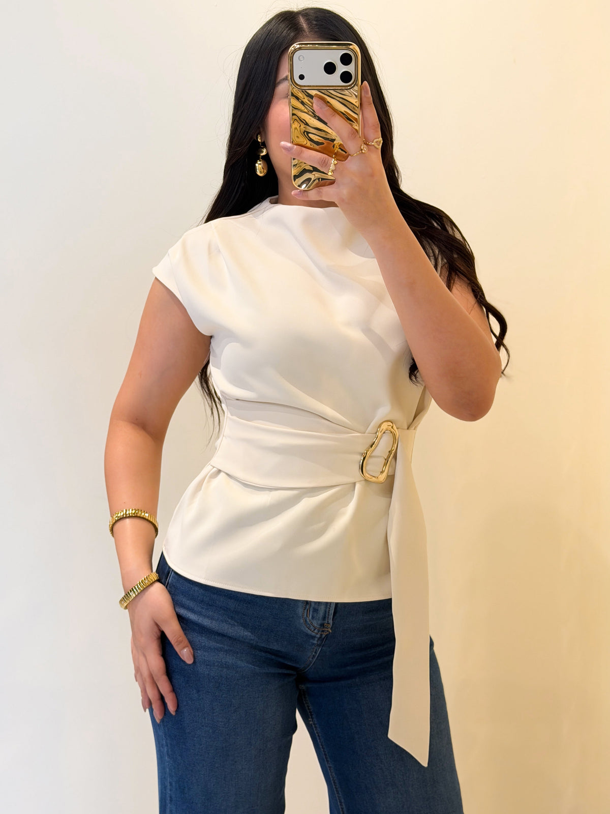 Blusa con detalle dorado