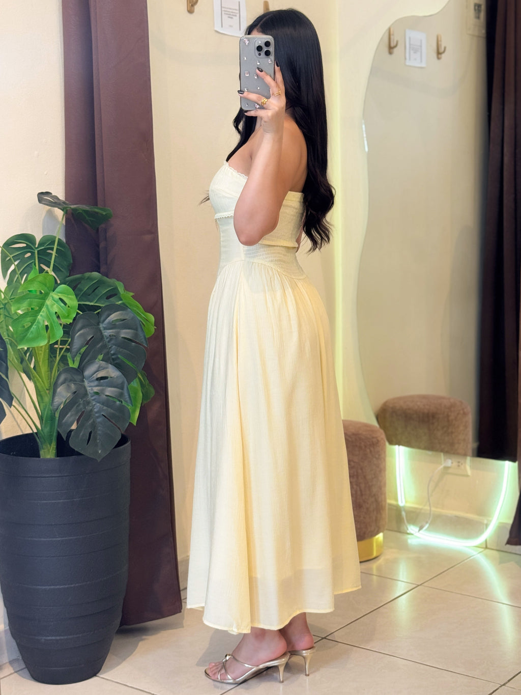 Vestido midi strapless