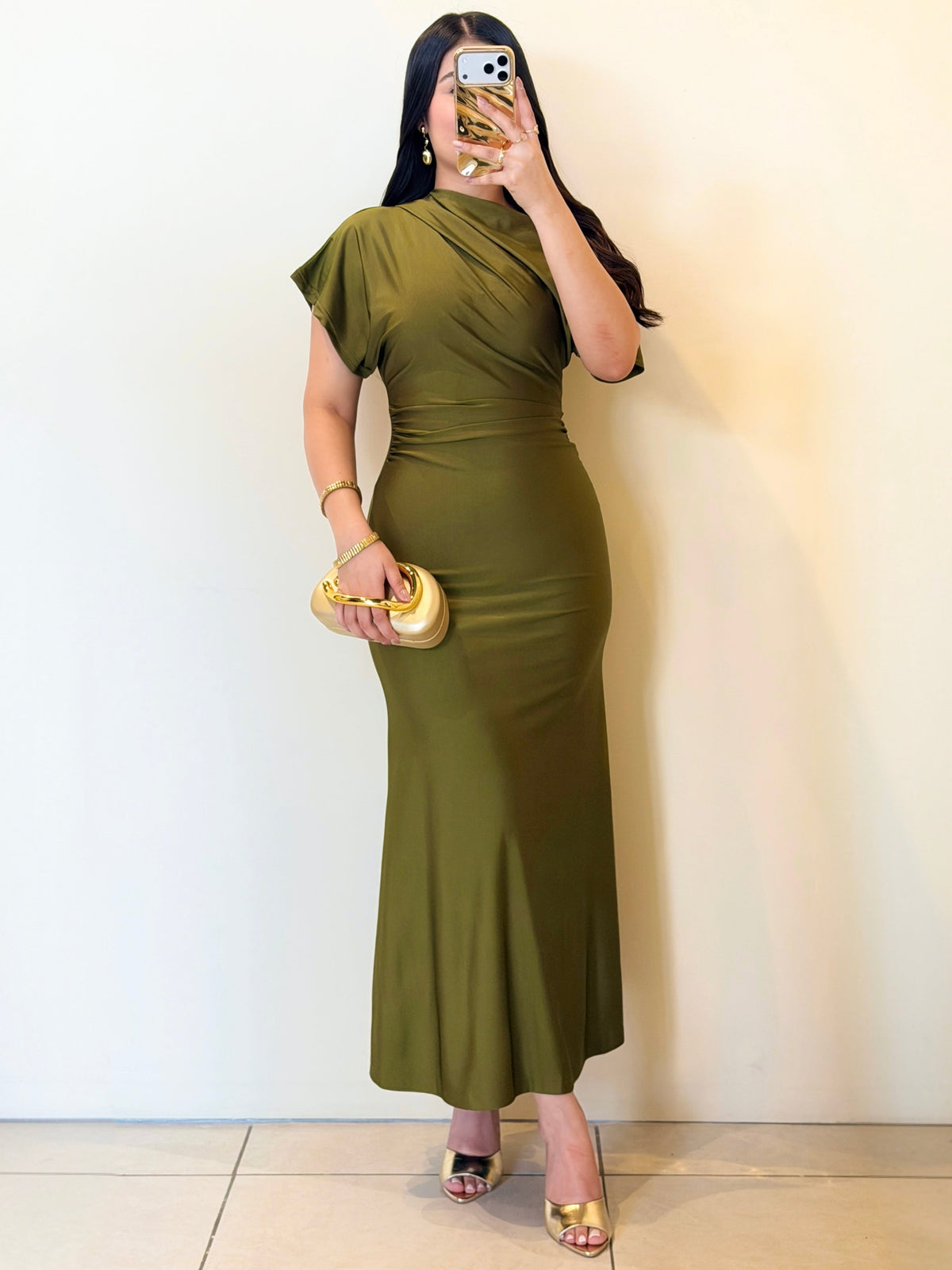 Vestido asimétrico verde oliva