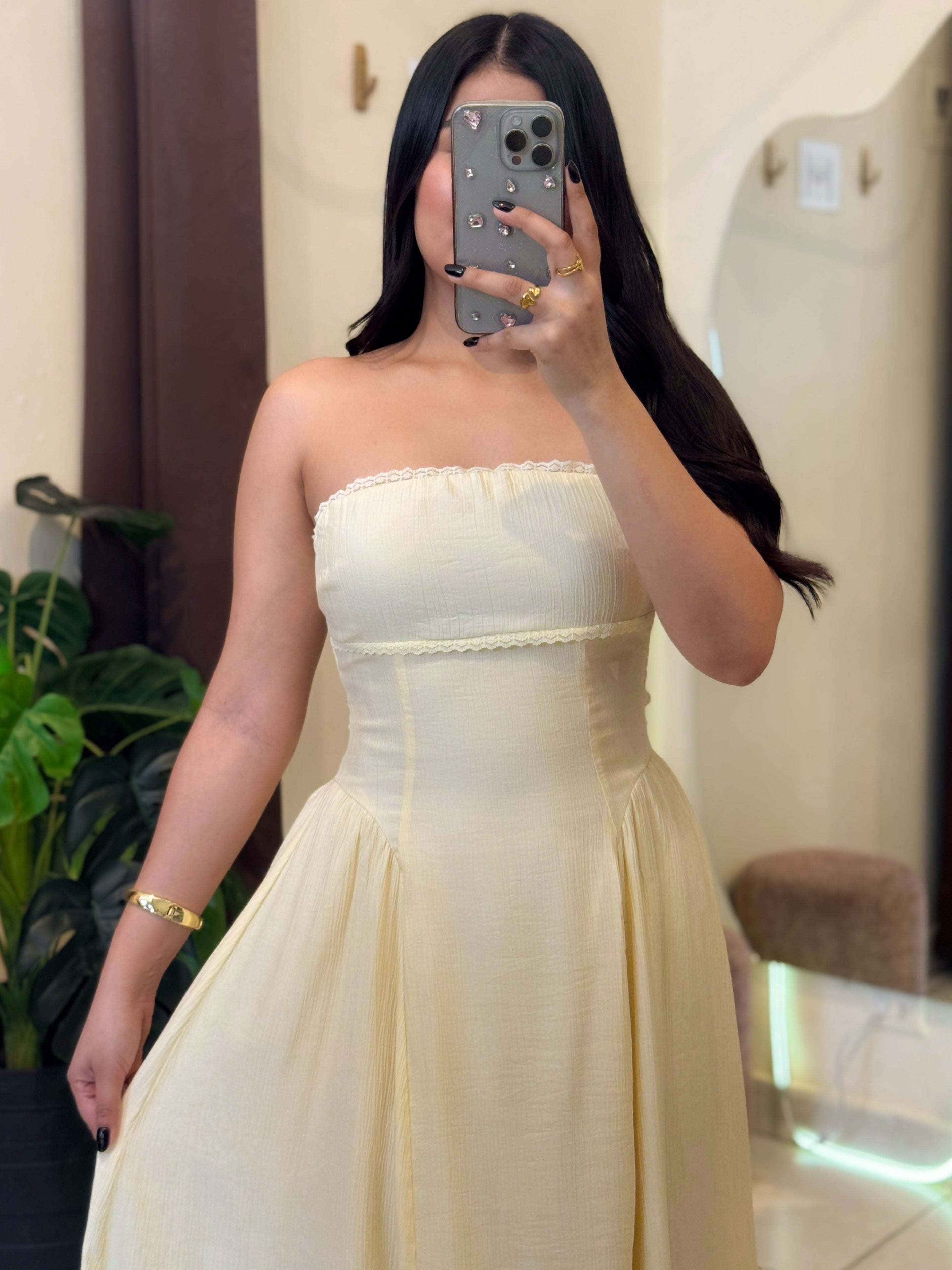 Vestido midi strapless