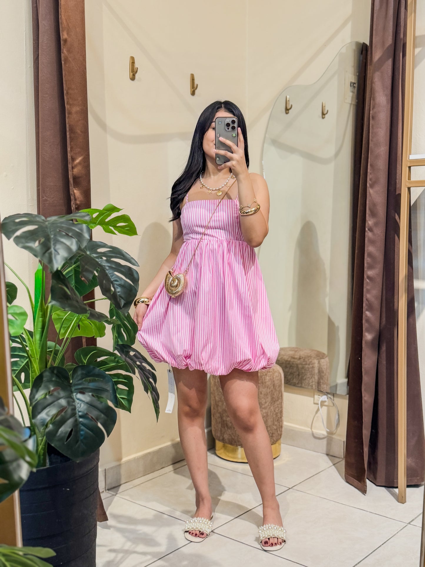 Vestido rosado estampado de líneas