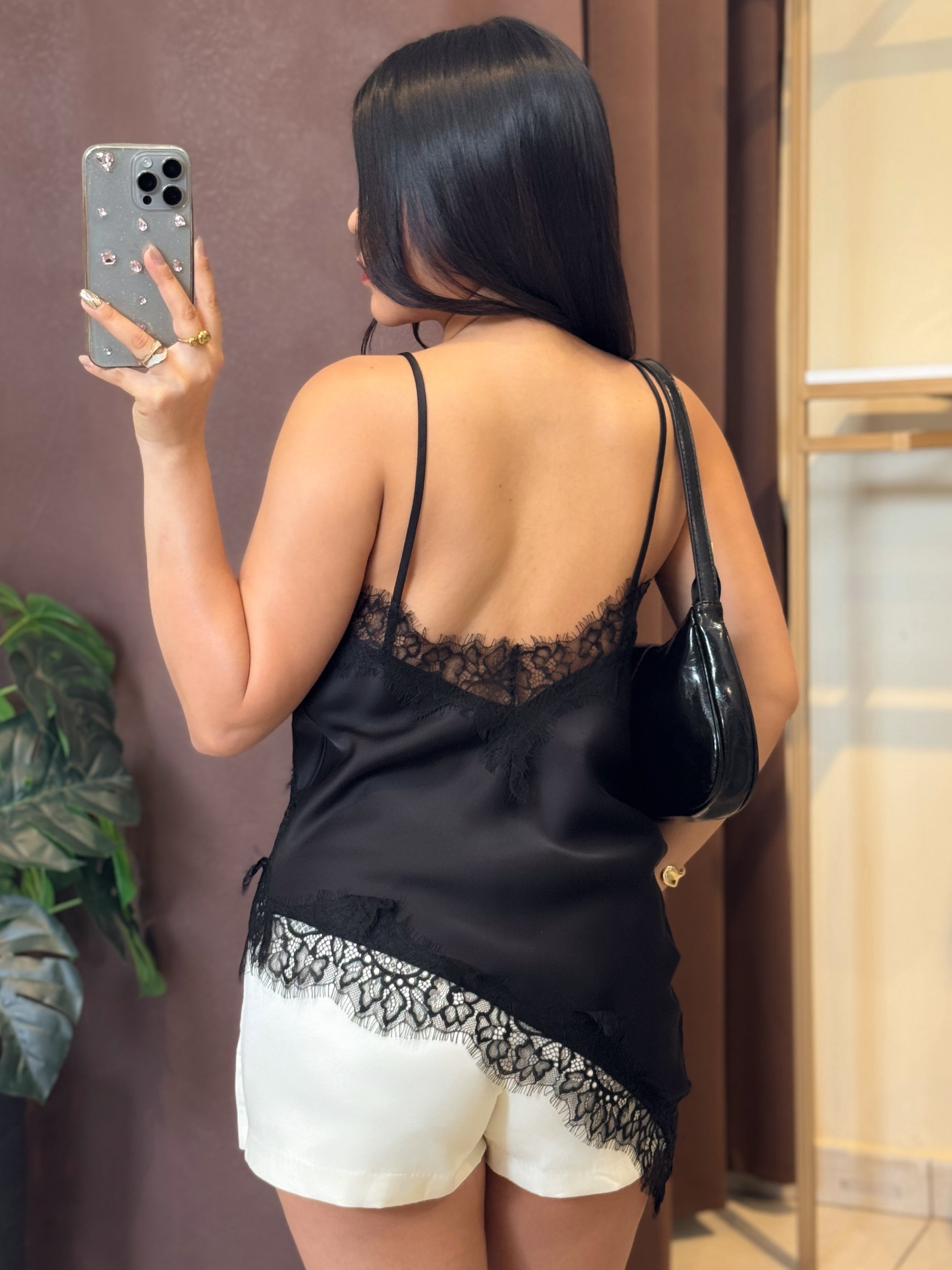 Blusa satinada con encaje