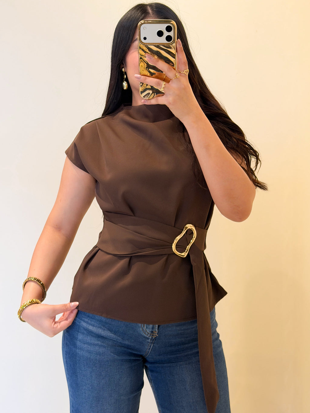 Blusa con detalle dorado