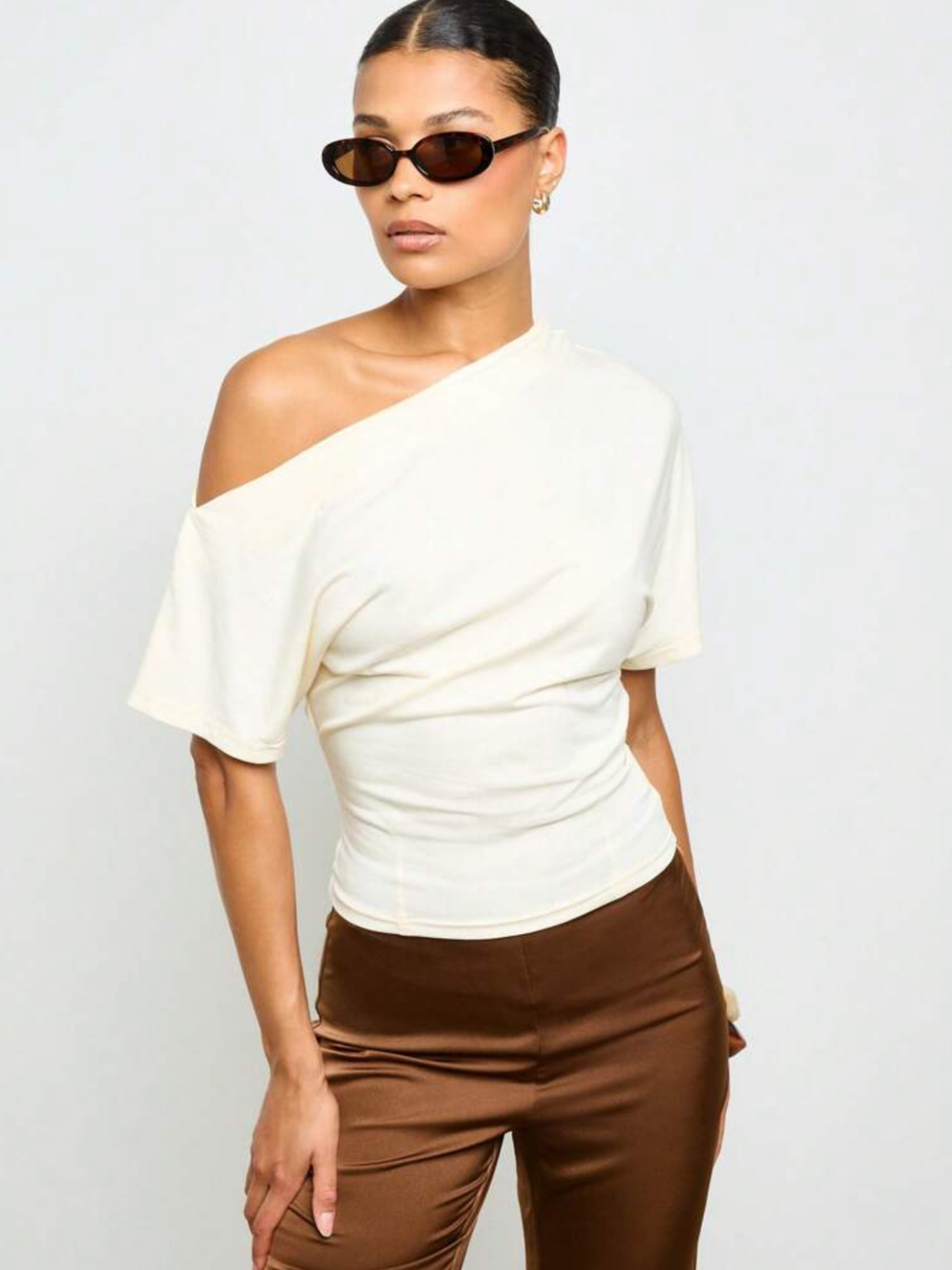 Blusa asimétrica cintura ajustada
