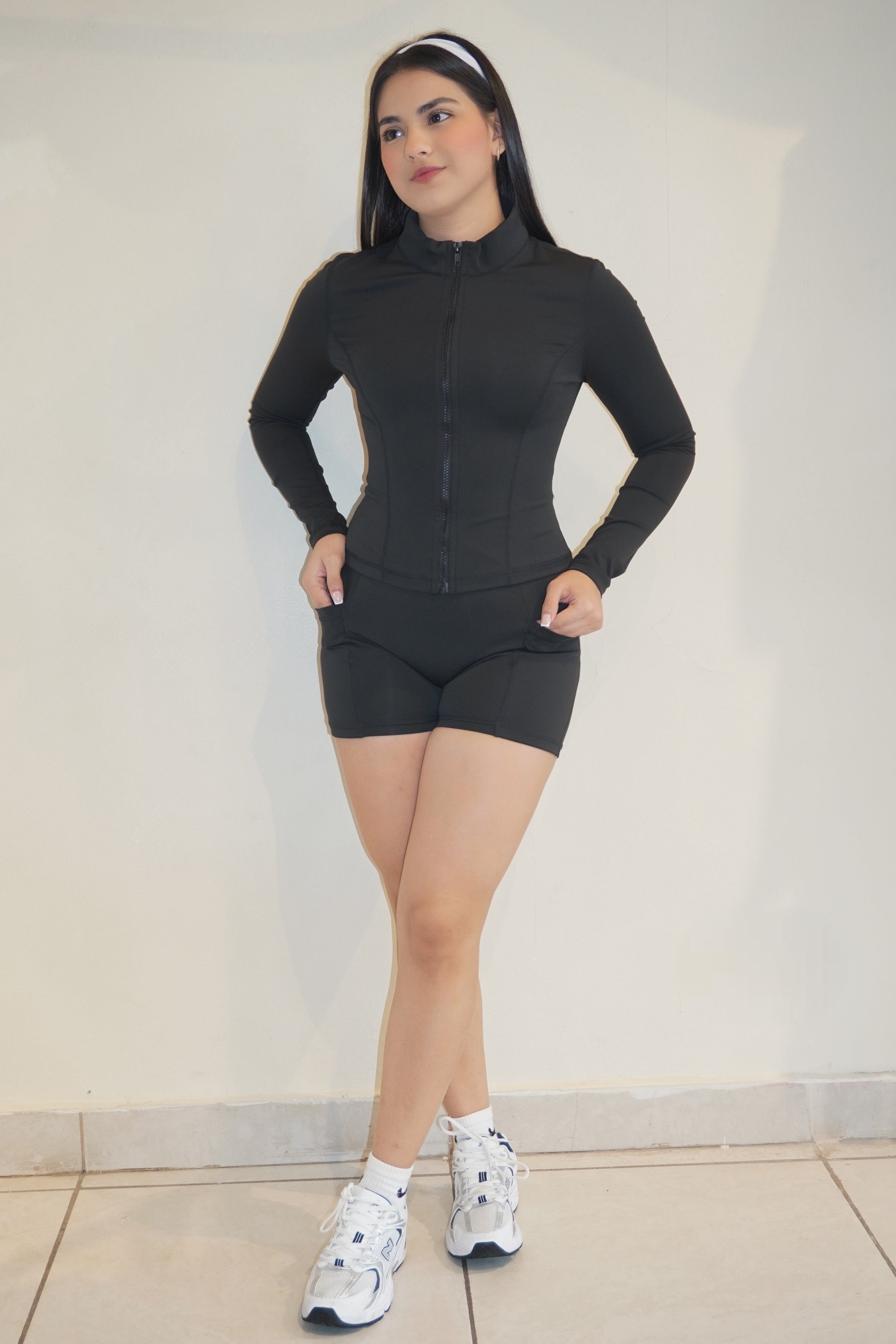 Conjunto deportivo negro