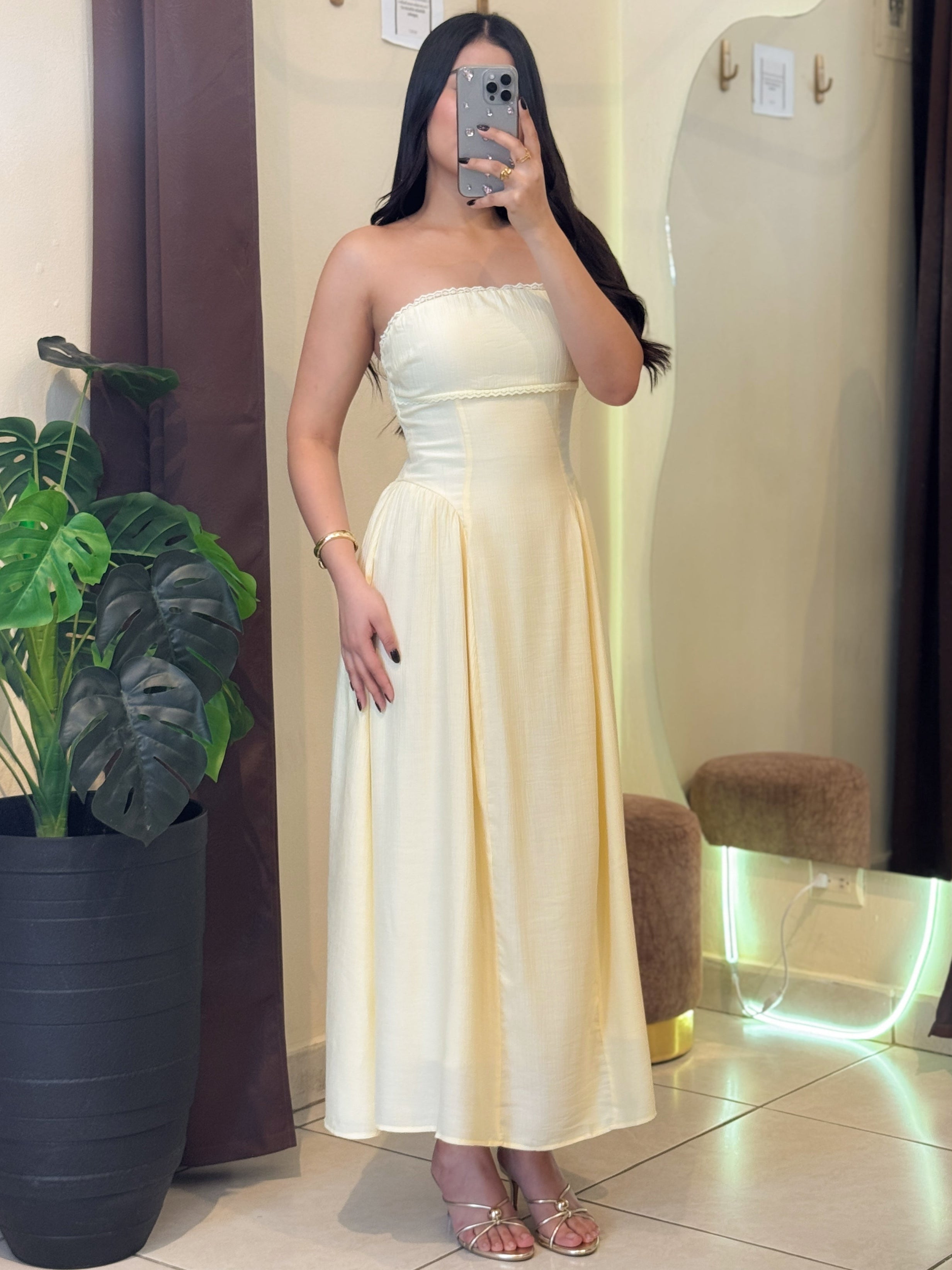 Vestido midi strapless
