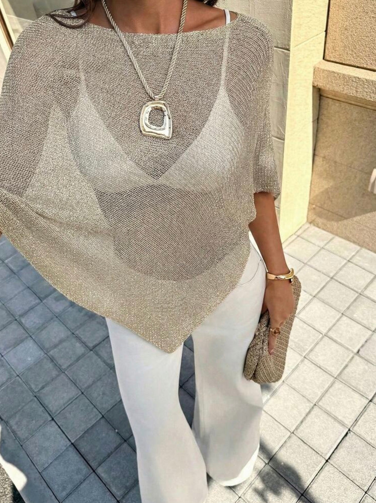Blusa capa detalles dorados