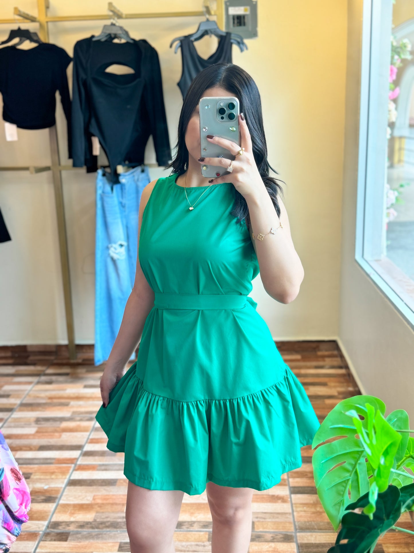 Vestido verde con cinturón