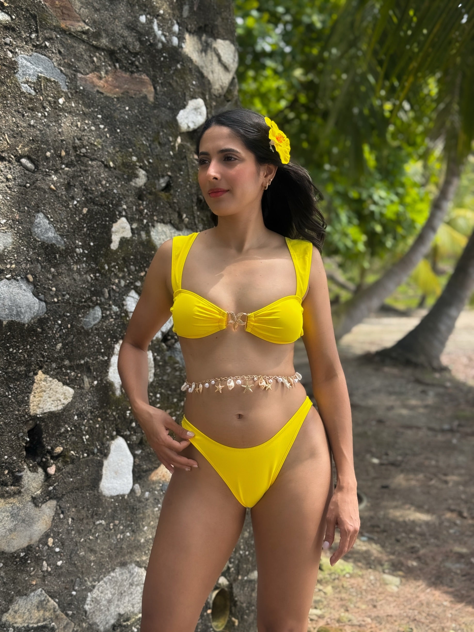 Traje de baño amarillo