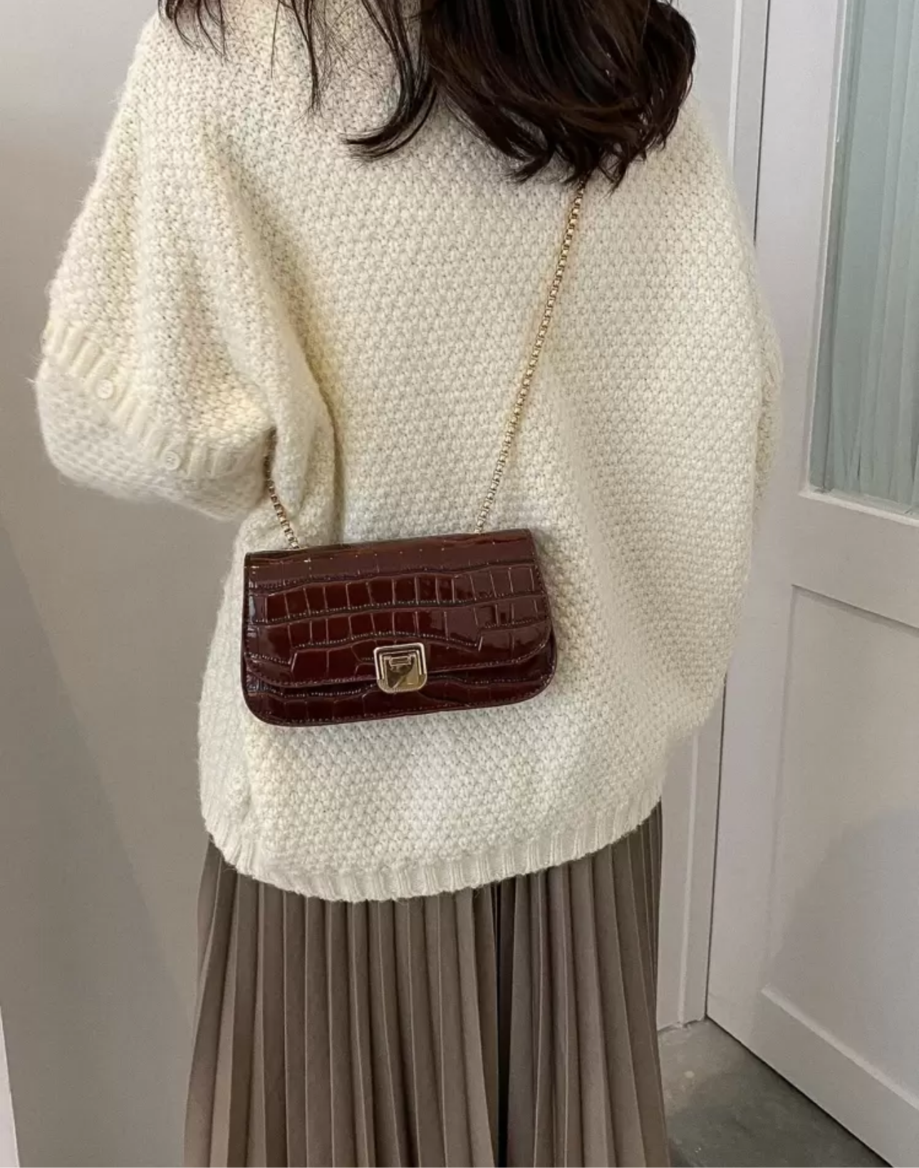 Cartera cadena dorada