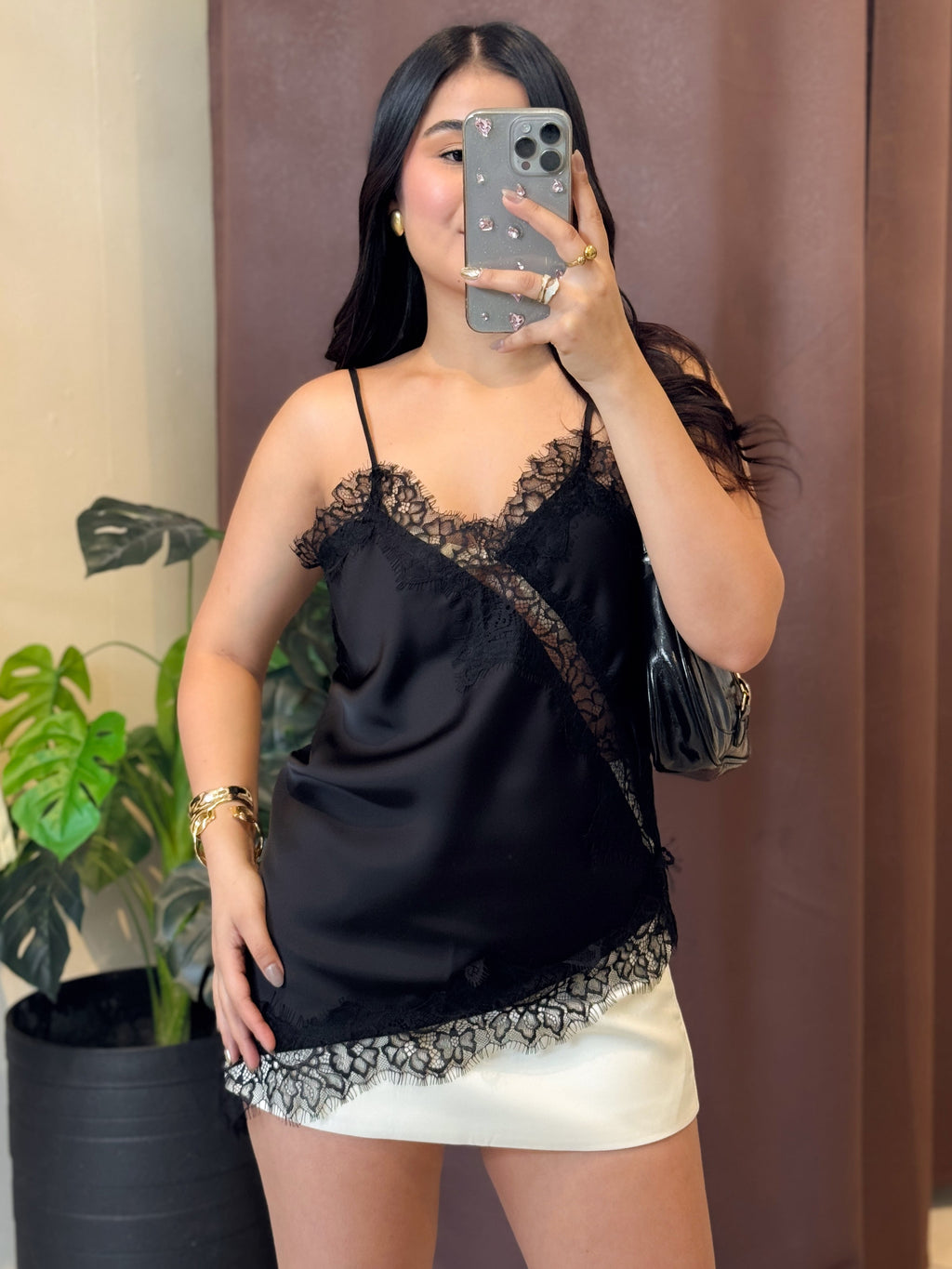 Blusa satinada con encaje
