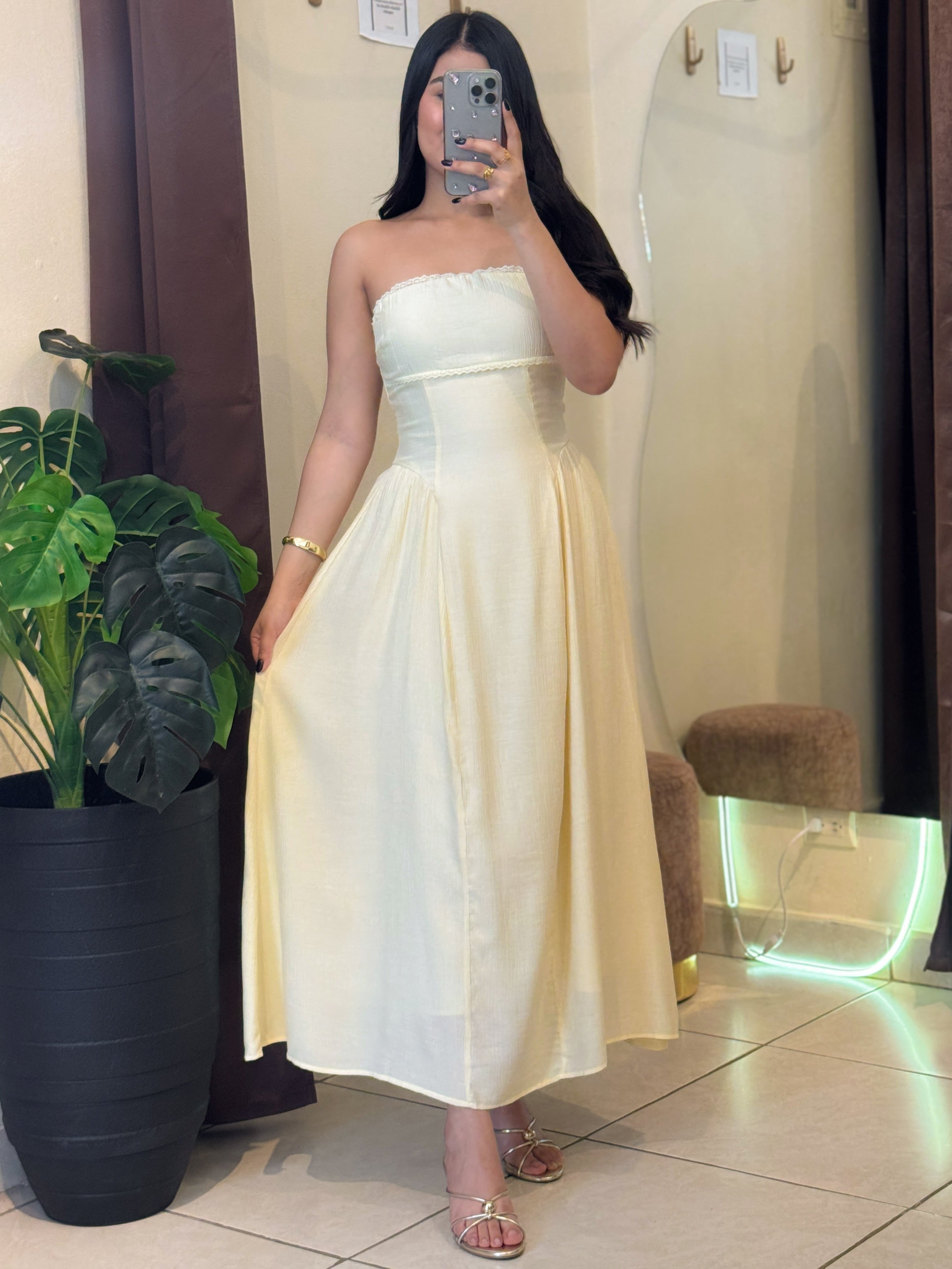 Vestido midi strapless