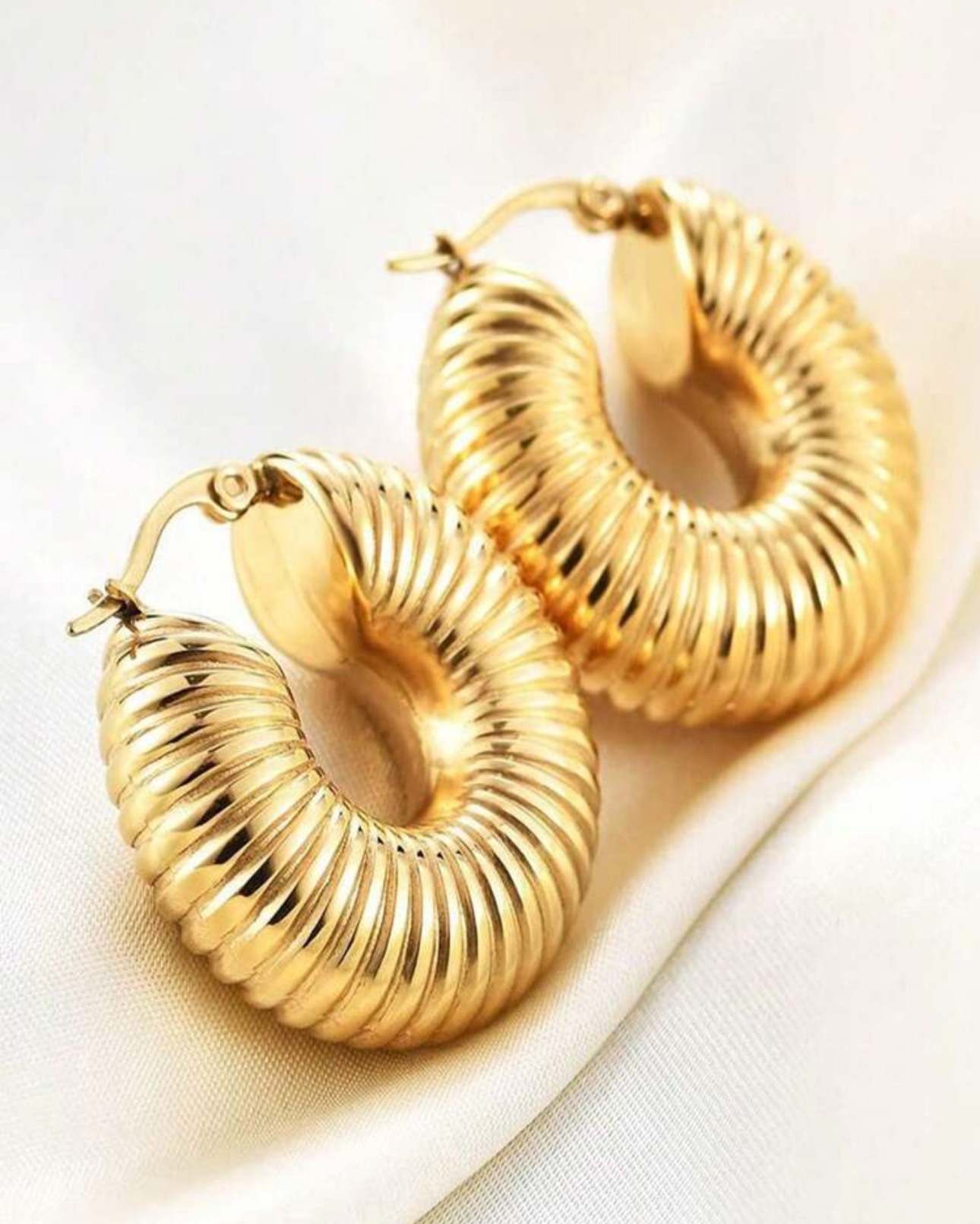 Aretes dorados