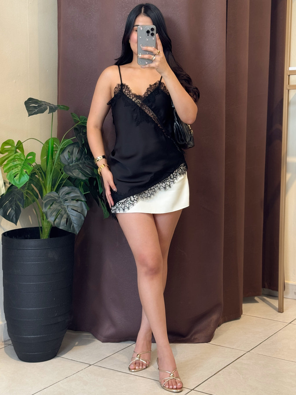 Blusa satinada con encaje