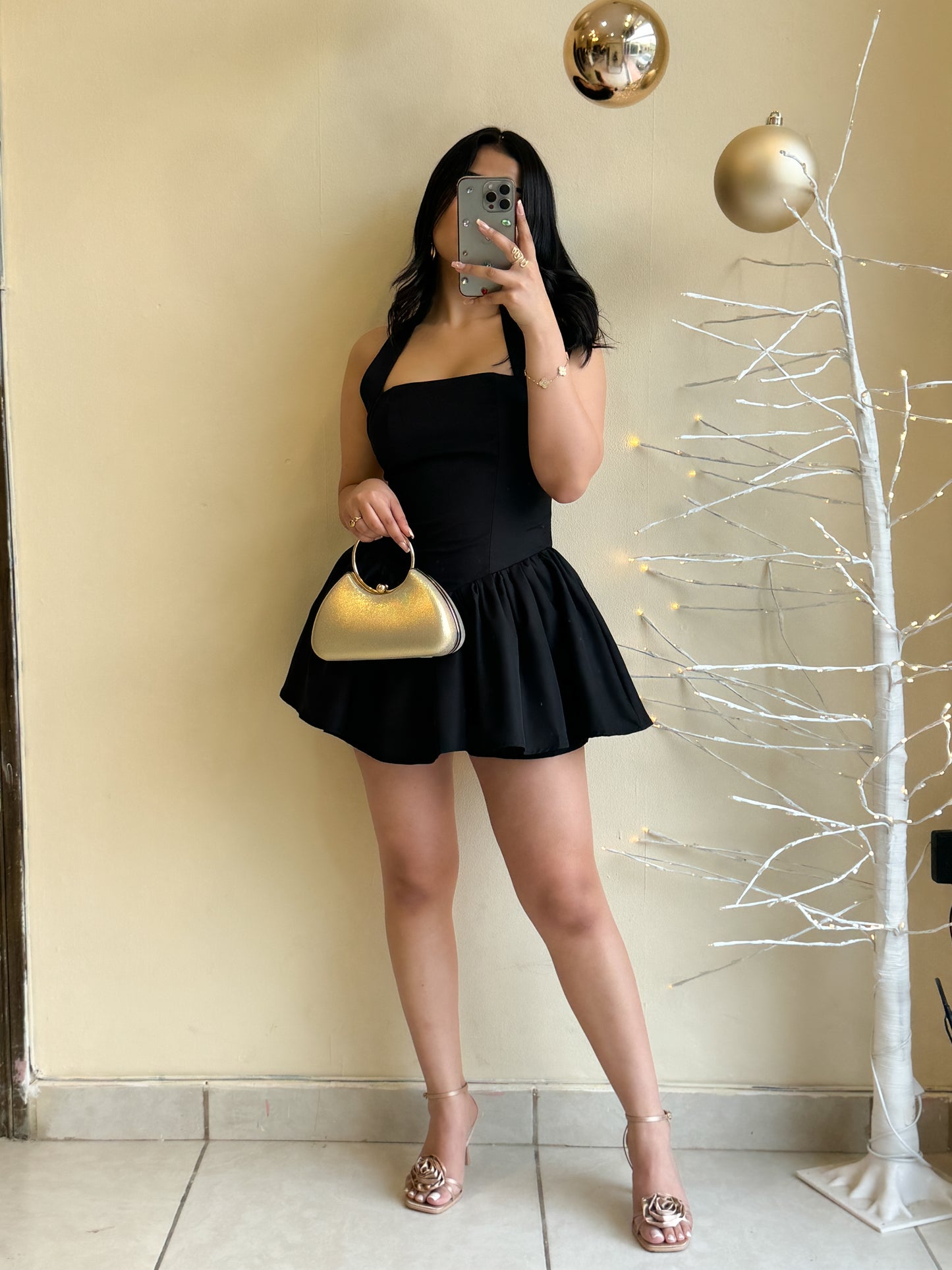 Vestido negro plisado corte princesa