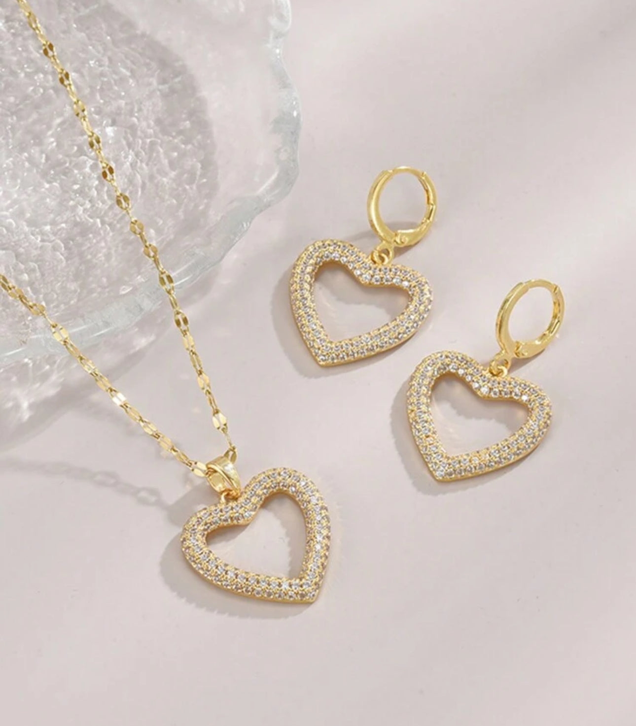 Set aritos y cadena corazón
